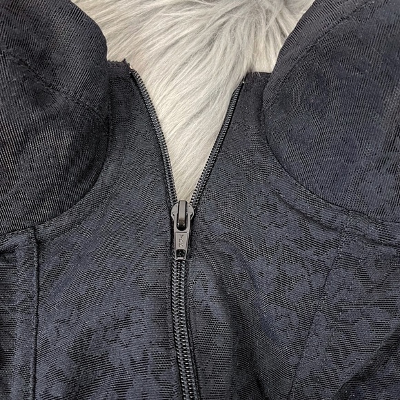 Vintage x Victoria’s Secret | Gold Label Low-Back Zip Front Bustier - Picture 3 of 8